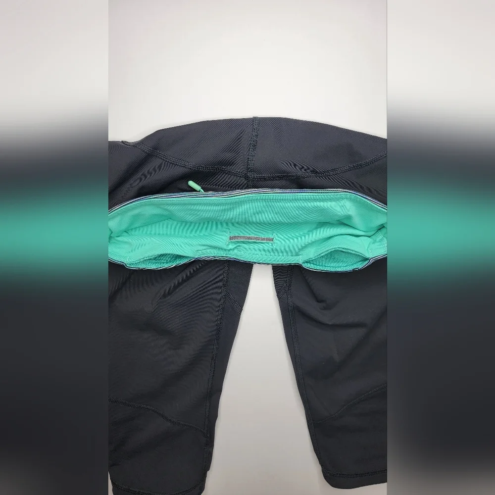 Lululemon Run Excel Capri 3/4 Green Stripes Leggings 4 - Picture 6 of 8